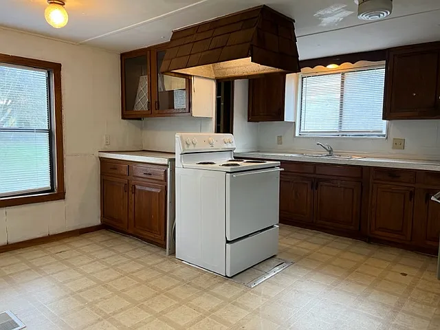 202 Harmons Way — Photo 3