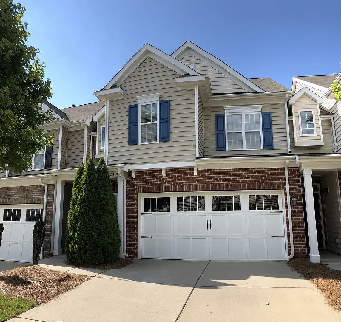 Beautiful Ballantyne Area 3 Bedroom Townhome Available Now — Photo 1