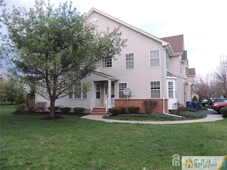 107 Amy Dr — Photo 1