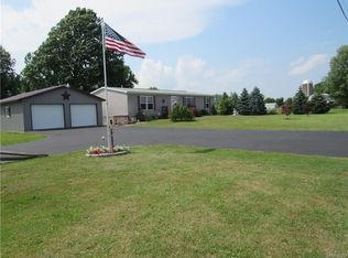 2422 S Lyndonville Rd, Lyndonville, NY 14098
