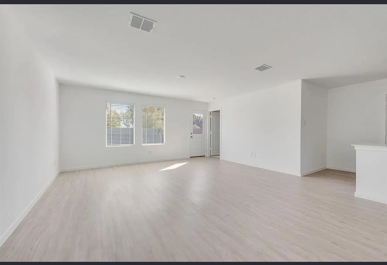 4 bed, 1720 sqft, $1,995 — Photo 2