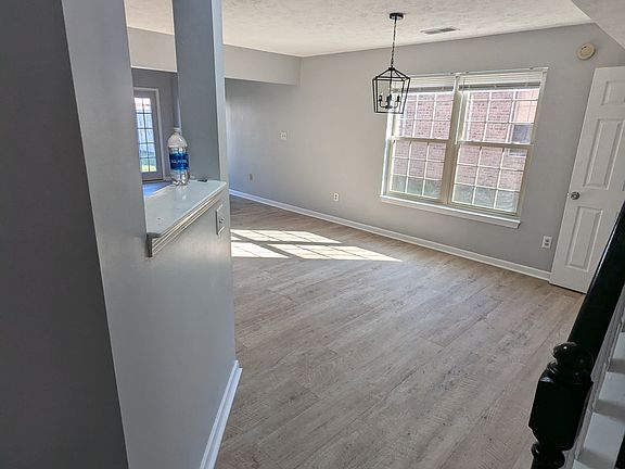 4th image of 707 Sherard Cir