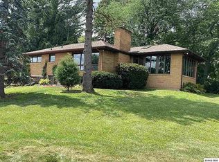 315 River Rdg, Dubuque, IA 52003