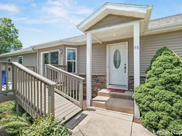 98 Homestead Acres Rd NW, Sparta, MI 49345