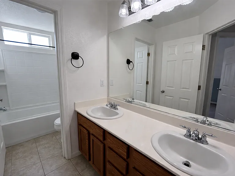 212 Riverbend Ln — Photo 32