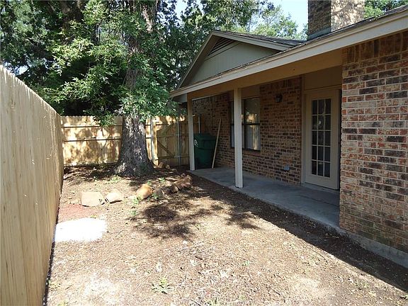 3rd image of 2100 Wisteria St