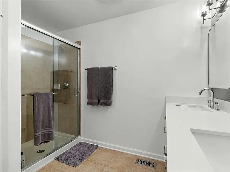 604 Lincoln Station Dr — Photo 12