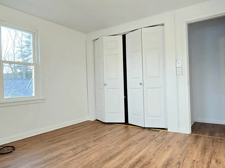 725 Dickson St — Photo 15