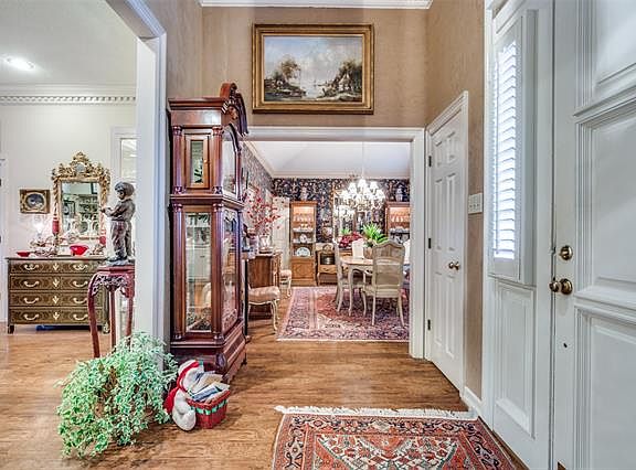 4th image of 2205 Park St