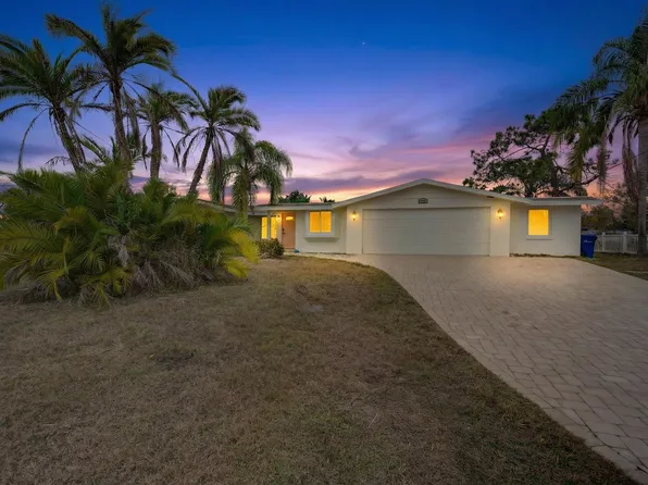 700 Westlake Cir, Sarasota, FL 34232