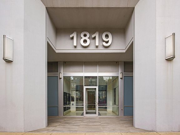2nd image of 1819 S Michigan Ave #1005A