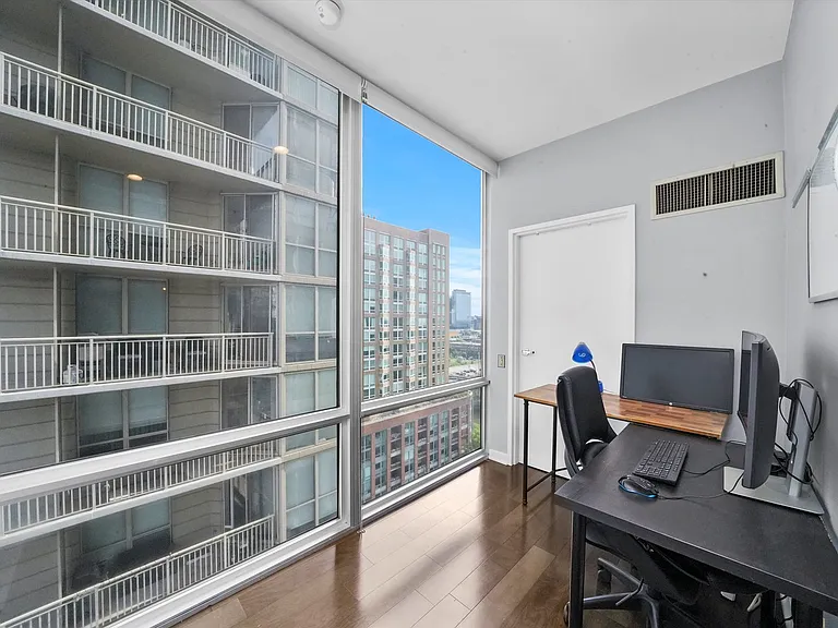 653 N Kingsbury St #1207 — Photo 22