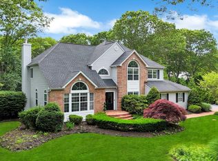 4 Scotch Pine Ln, East Setauket, NY 11733