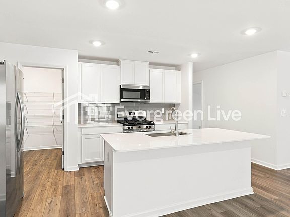 5th image of 171 Crewe St