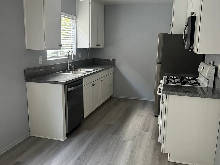 1224 Agate St #4 — Photo 7