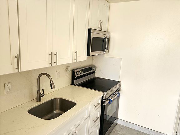3rd image of 2092 Kuhio Ave APT 2205