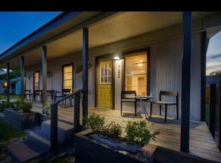 725 S Mathis St, Rockport, TX 78382