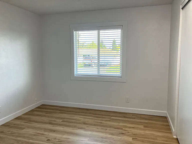 1794 Rialto Ave S — Photo 11