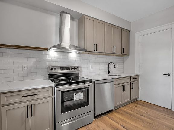 3rd image of 273 Richmond Ave APT 4