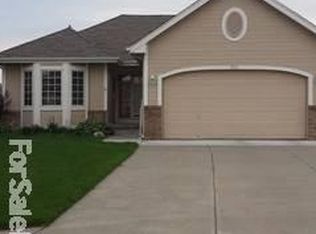 9515 Honey Locust Cir, La Vista, NE 68128