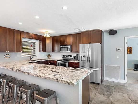 3rd image of 3900 NE 16th Avenue