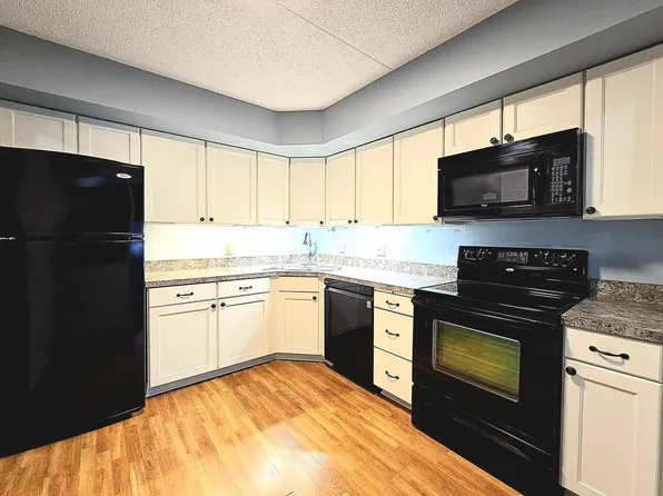 2455 Londin Ln E APT 117, Maplewood, MN 55119