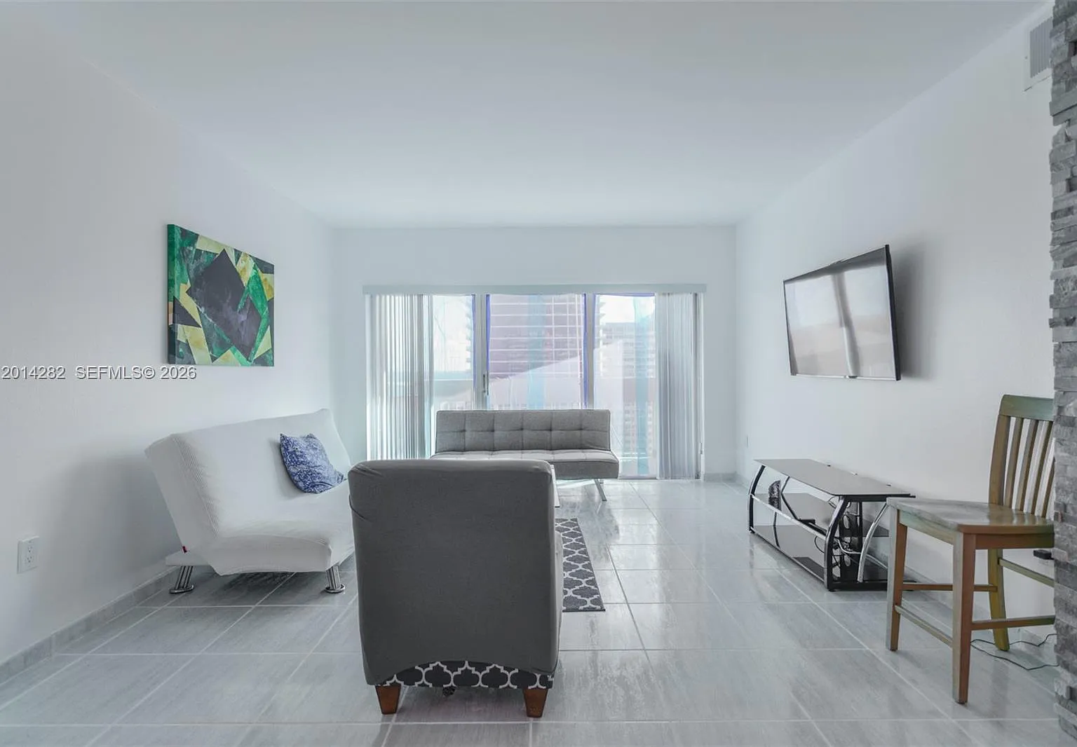 Hemispheres Condo — Photo 3