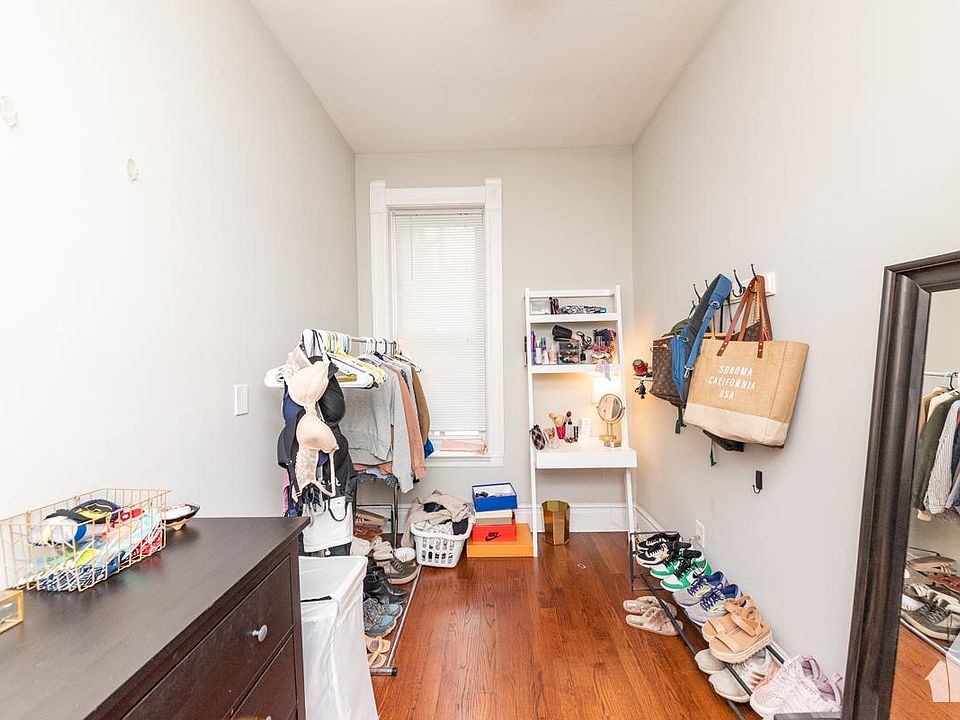 1st image of 1477 W Erie St #1