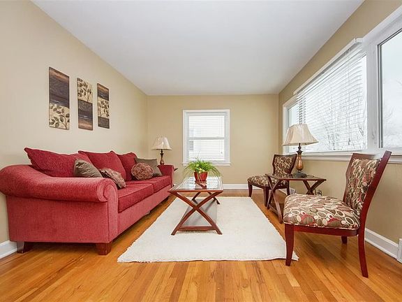 3rd image of 37 Blackhawk Hills Ct