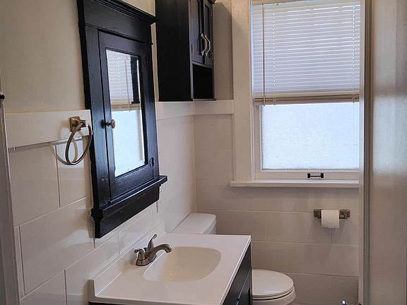 5th image of 1419 W Margaret Ave