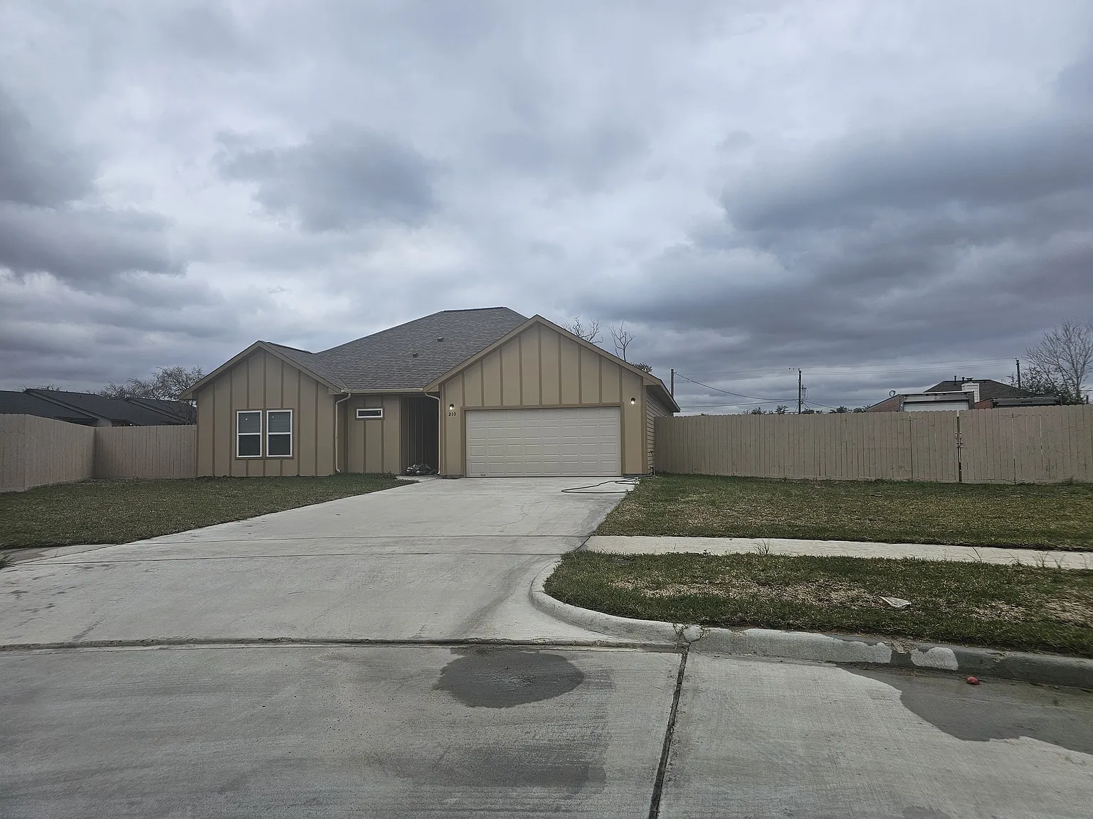 3 bed, 1869 sqft, $2,150 — Photo 2
