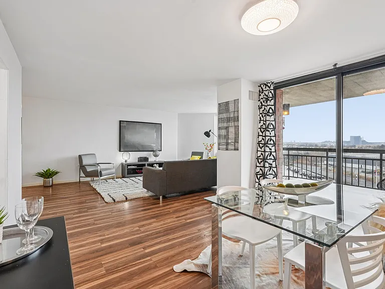 530 Harmon Cove Tower #530 — Photo 8