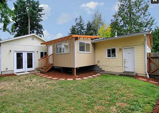 Backyard with mother in law unit entrance