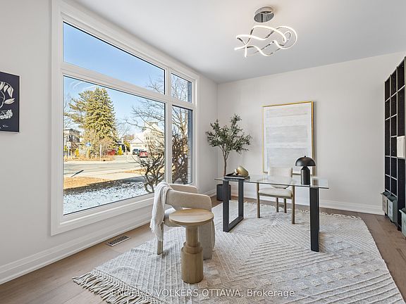 5th image of 736 Sherbourne Rd