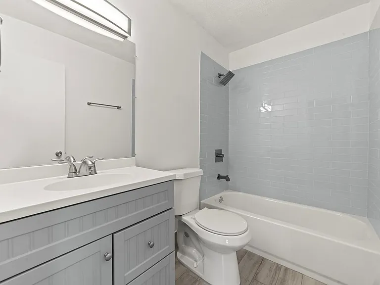 732 SE 15th St #1 — Photo 13