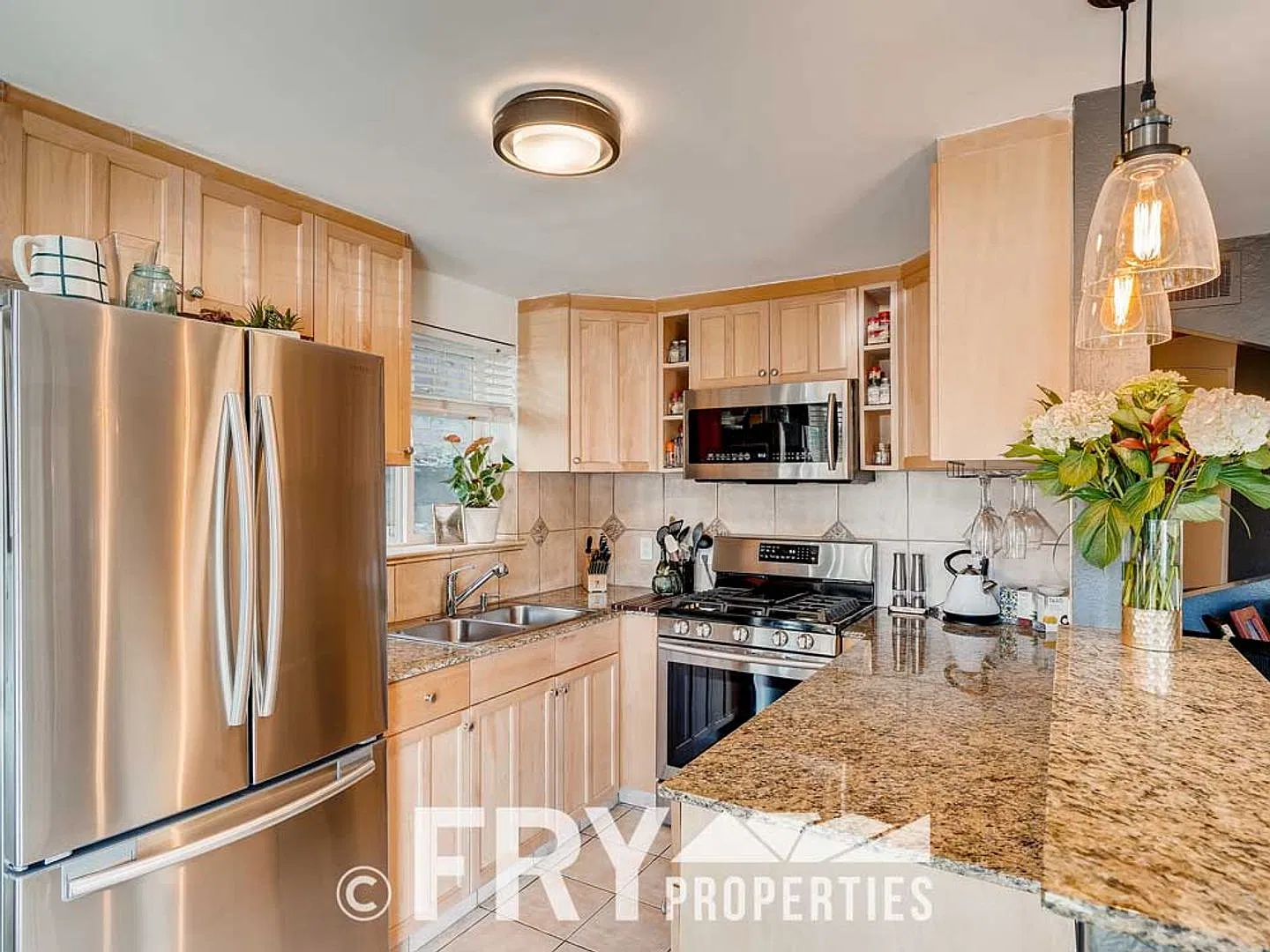 Bright, Updated Condo in Highlands Square — Photo 3
