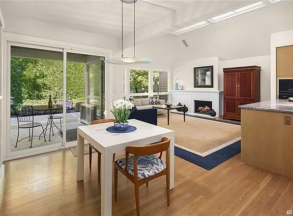 5th image of 1806 Bellevue Way NE
