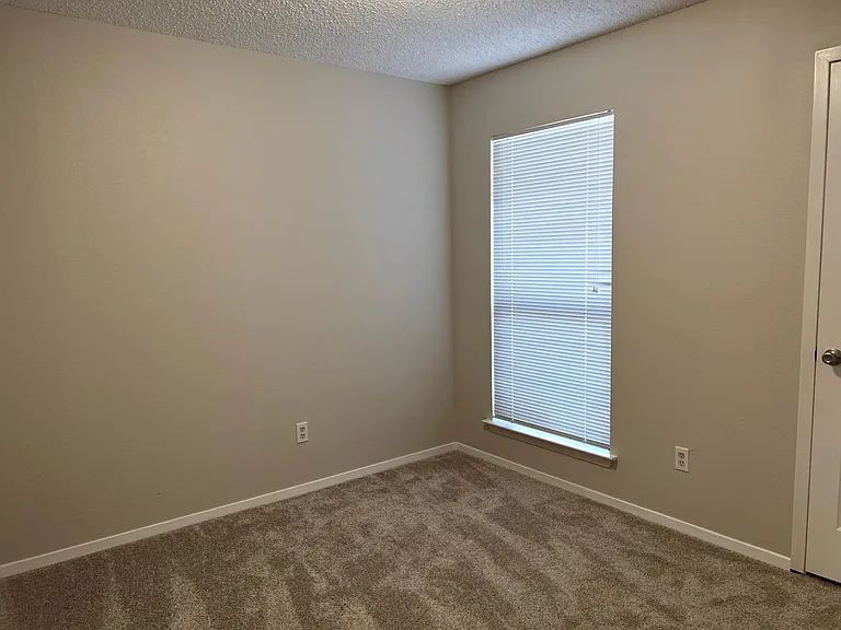 202 S Sendero Dr — Photo 6