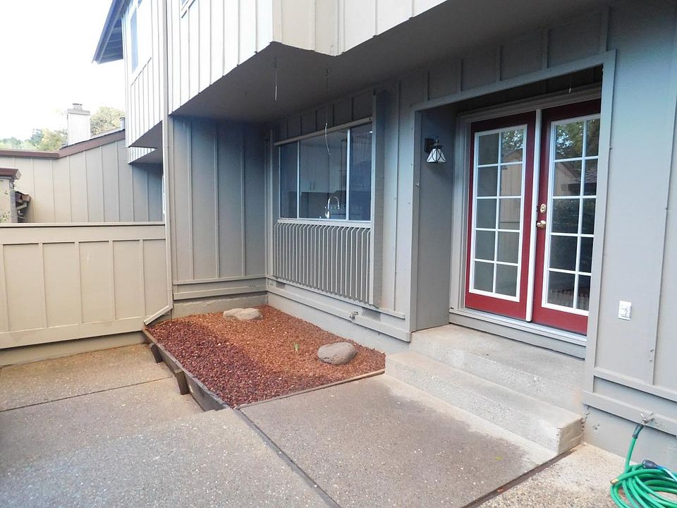 1st image of 123 Charter Oaks Cir