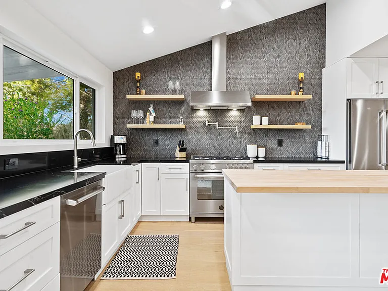 8961 Farralone Ave — Photo 10