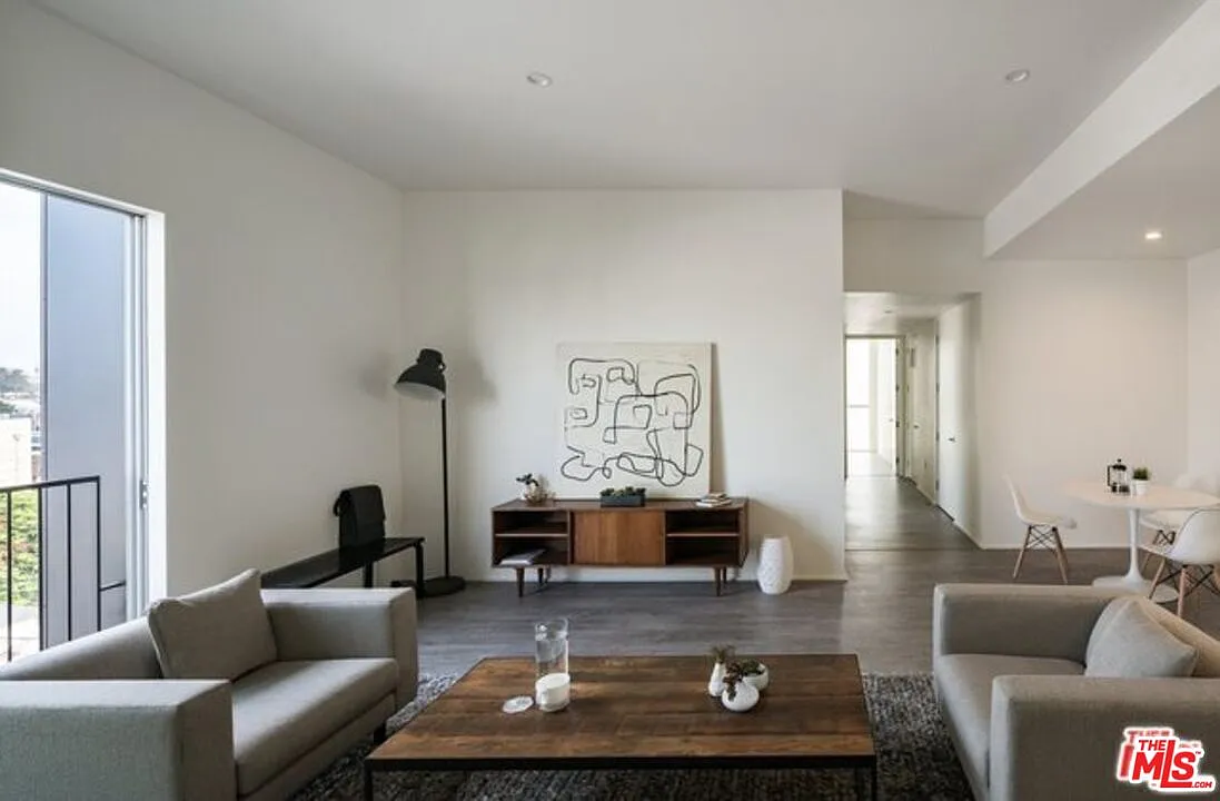 2 bed, 2.0 bath, 1430 sqft, $3,300 — Photo 2