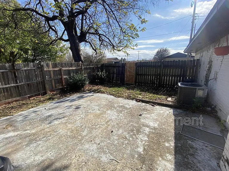 4914 S South Cir #U — Photo 16