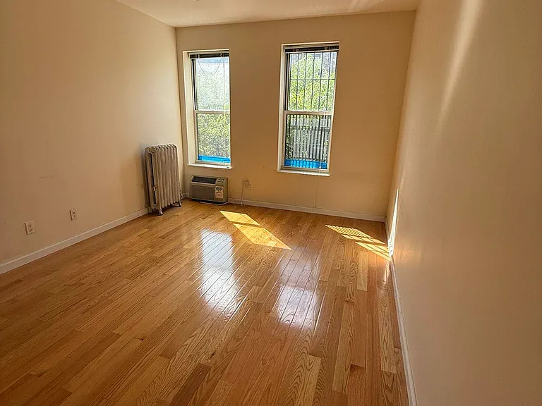 247 Wadsworth Ave #3B — Photo 2