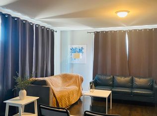 800 W 27th St #2F, Chicago, IL 60608