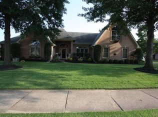 437 E Lawnwood Dr, Collierville, TN 38017