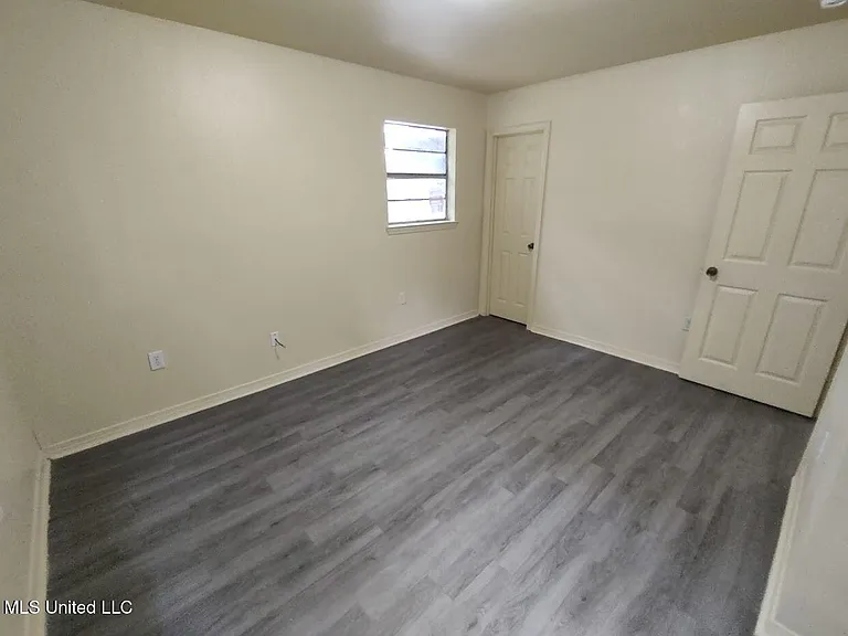 4807 King James Dr — Photo 9