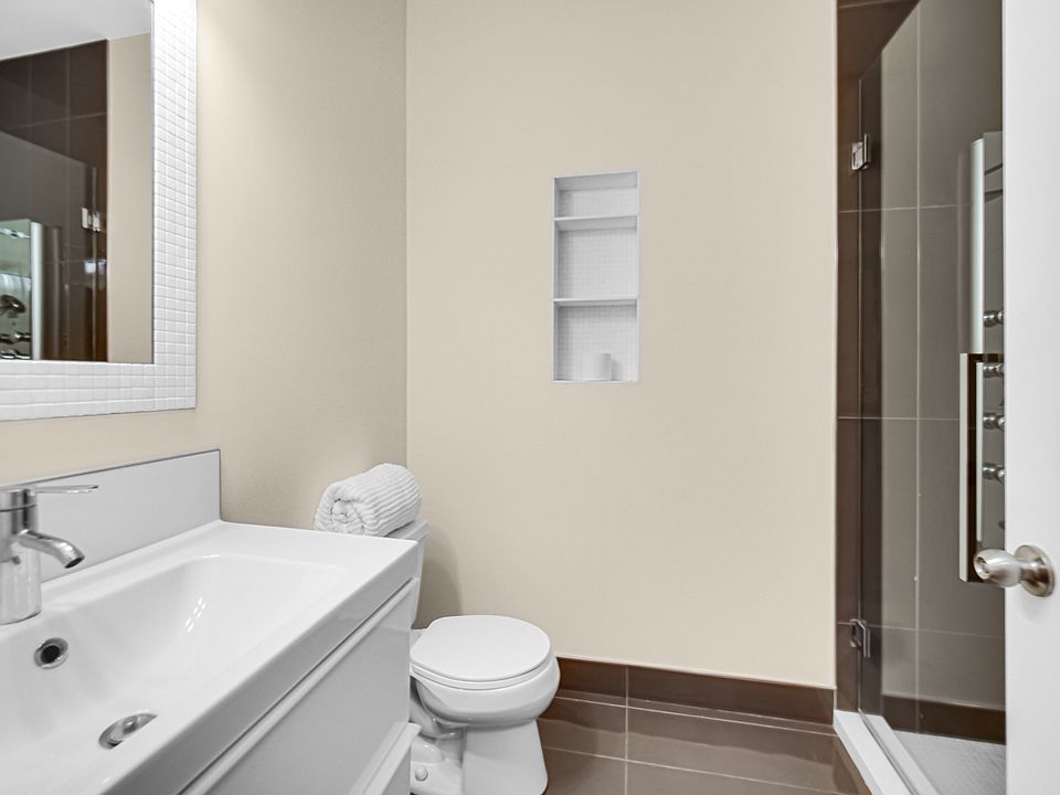2nd image of 1232 W Chase Ave #2