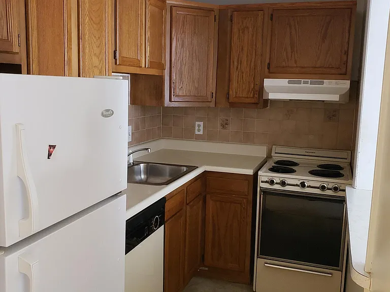 616 Boston Post Rd E — Photo 1