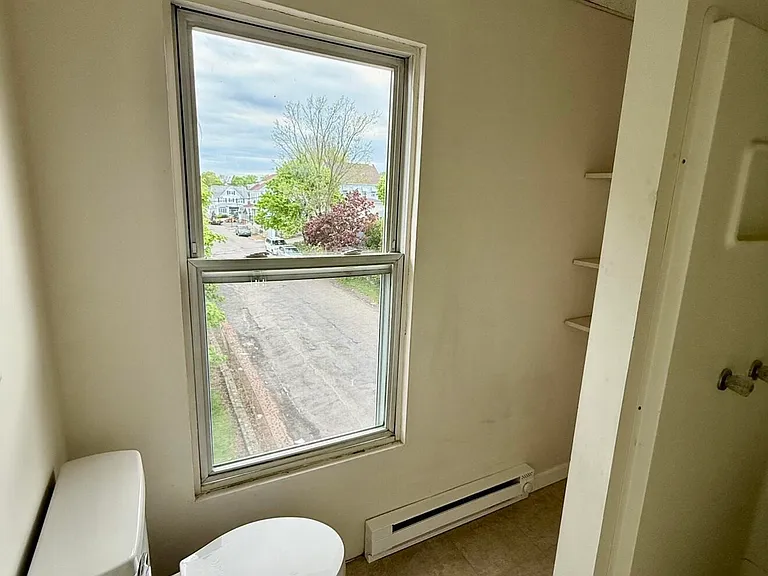 538 Carson St #2 — Photo 9
