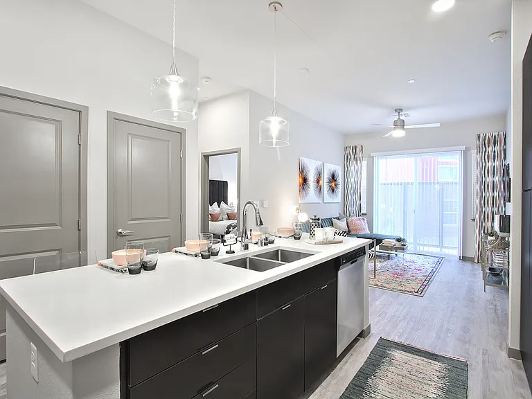 Jade Apartments — Photo 5